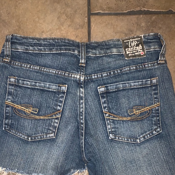 Distressed frayed shorts - Picture 4 of 4